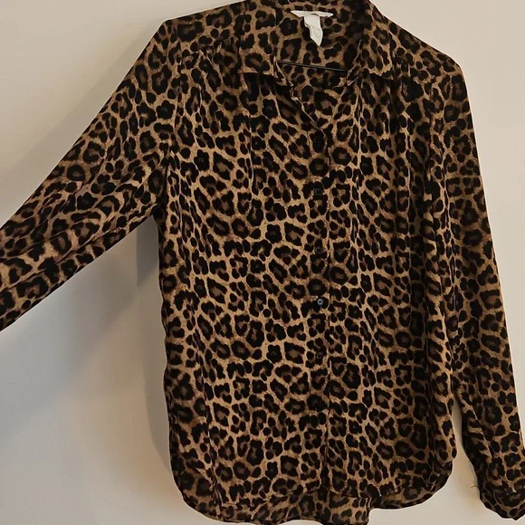 Leopard Print Button-Down Shirt - Picture 3 of 8
